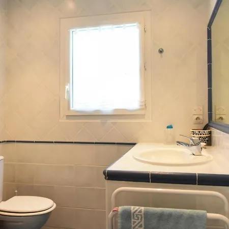 Maison Spacieuse Avec Jardin, Cheminee, Internet Et Lits Faits A L'arrivee - - Fr-1-434-10